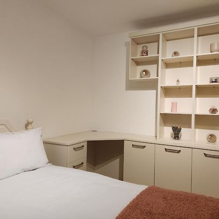 Elmdon House With 4 Spacious Bedrooms To Choose Бірмінгем Екстер'єр фото