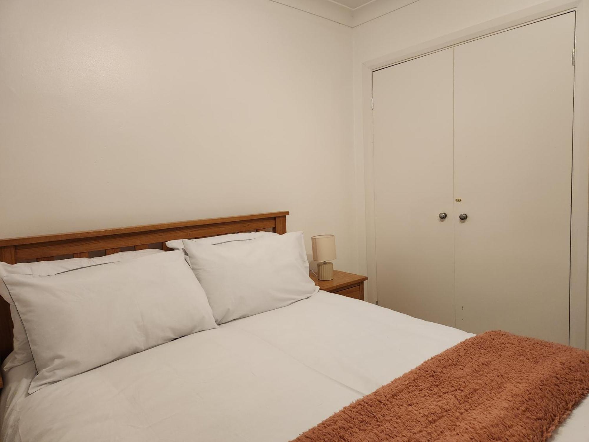 Elmdon House With 4 Spacious Bedrooms To Choose Бірмінгем Екстер'єр фото