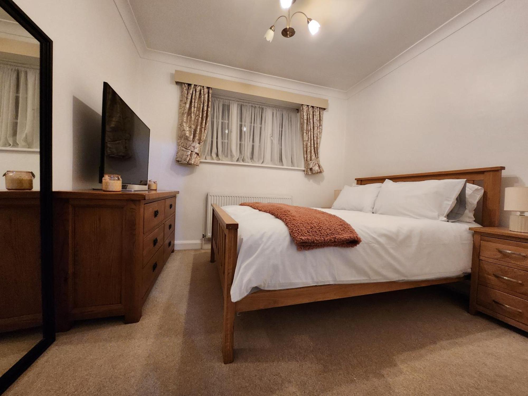 Elmdon House With 4 Spacious Bedrooms To Choose Бірмінгем Екстер'єр фото