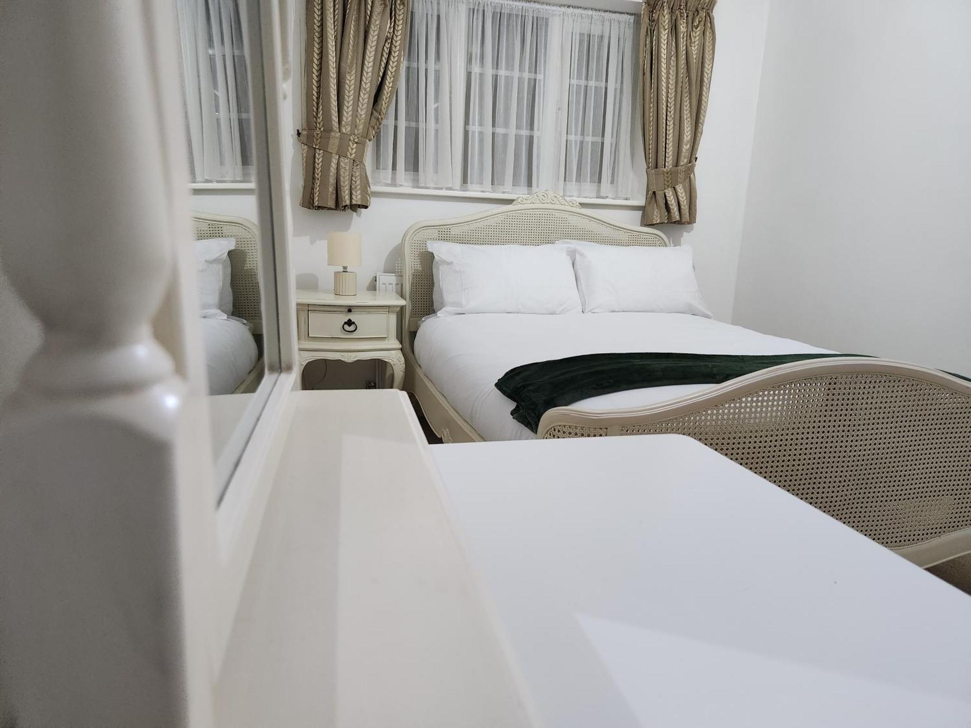 Elmdon House With 4 Spacious Bedrooms To Choose Бірмінгем Екстер'єр фото